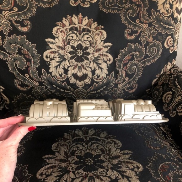 Train Cake Pan - Picture 3 of 4